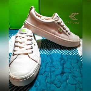 Cariuma Men or Ladies Canvas Shoe